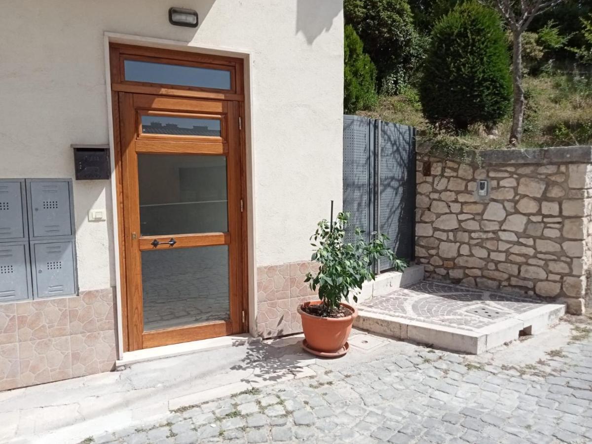 Ferienwohnung Al Piano Terra Poggio Picenze Exterior foto